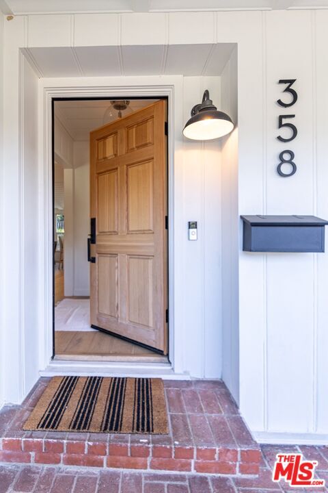 Building Photo - 358 S Bentley Ave