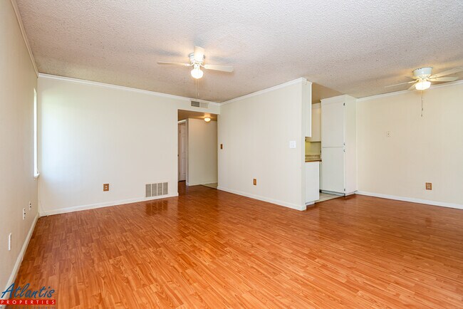 Building Photo - 291 Tradewinds Dr