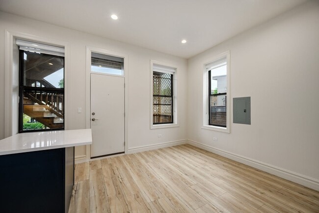 Photo - 1710 W Belmont Ave Apartment