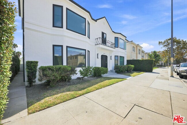 Foto del edificio - 3015 Stocker Pl