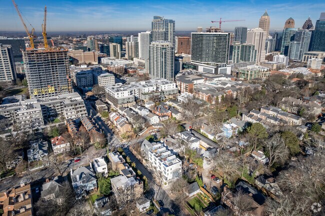Foto aérea - 785 Piedmont Ave NE