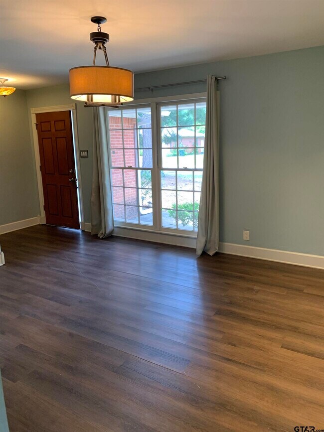 Foto del edificio - 3110 Faith Ln