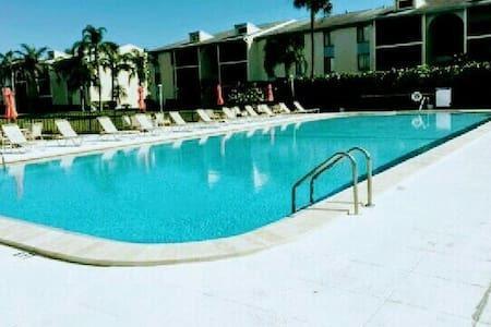 Foto del edificio - 1013 Green Pine Blvd