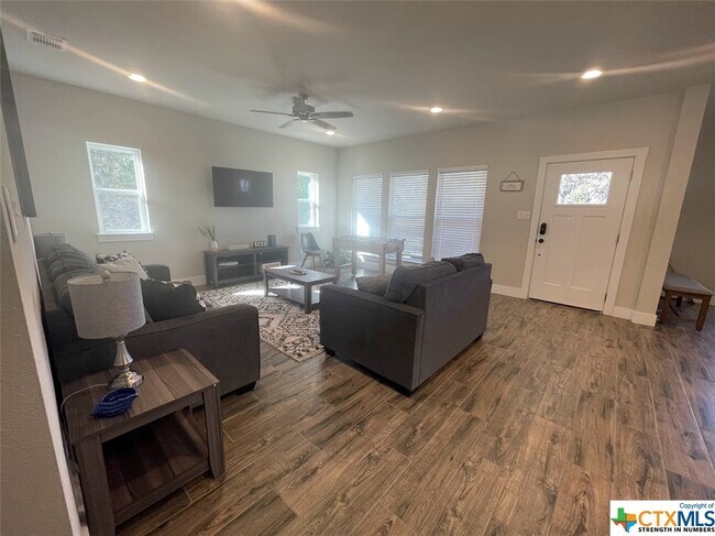 Building Photo - 1220 Diamondhead Dr