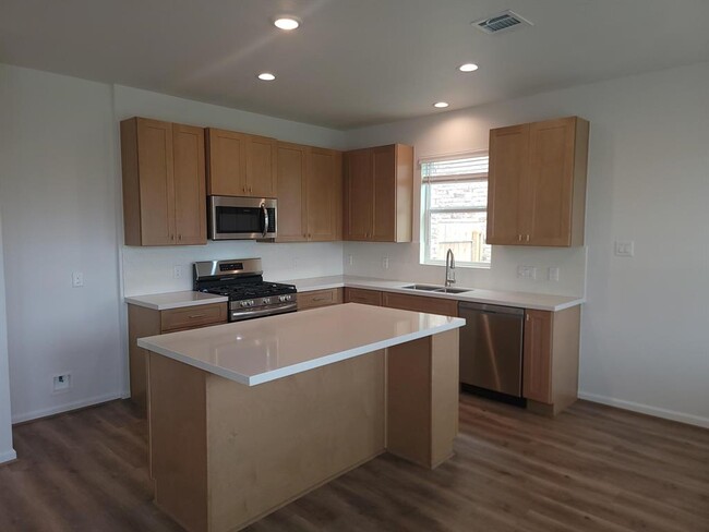 Foto del edificio - 1041 Tillman Ln