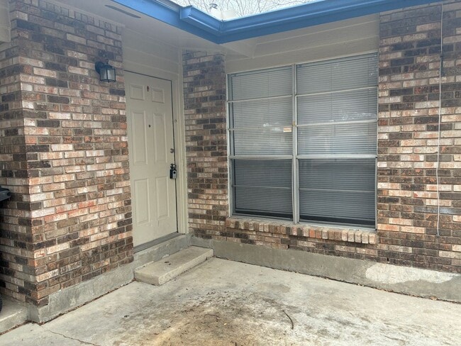 2 bedroom 1 bath - Duplex - 2 bedroom 1 bath - Duplex Townhome