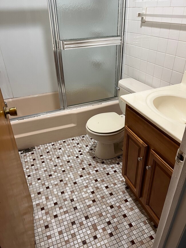 Bathroom - 13 Bancker Ave
