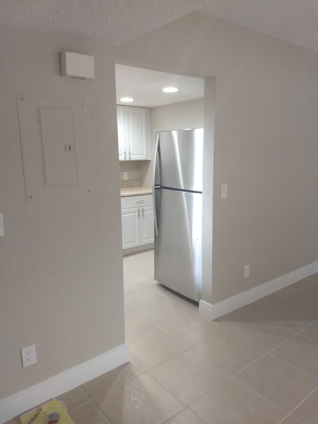 Building Photo - 1503 SE Royal Green Cir