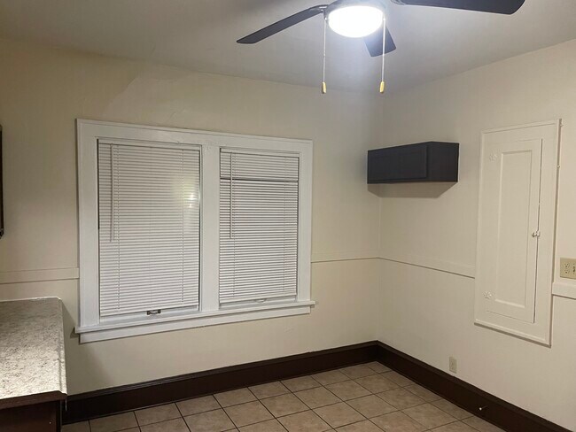 Building Photo - 4419 W Burleigh St