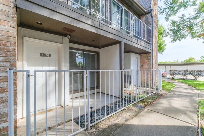 Building Photo - 6633 W Airport Blvd