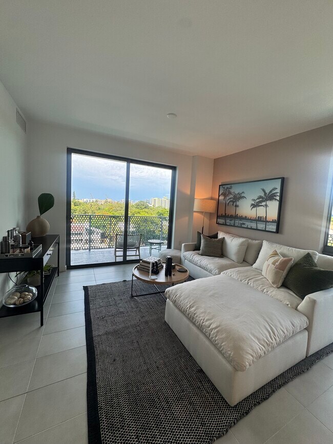 Foto del edificio - 999 SW 6th St