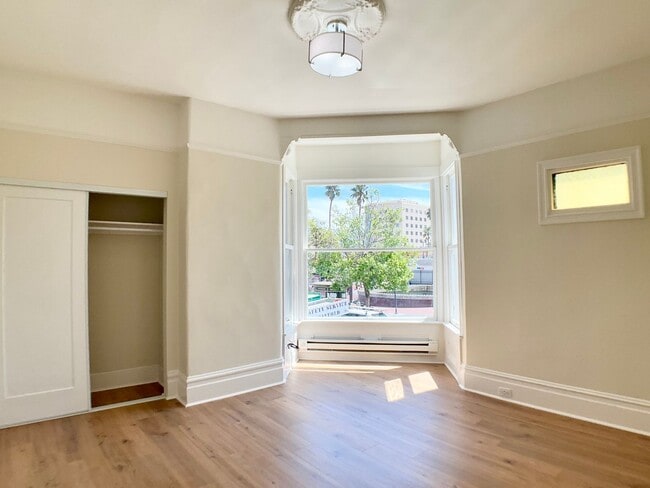 Building Photo - LOWERED PRICE! FULL FLOOR FLAT! Bay Window...