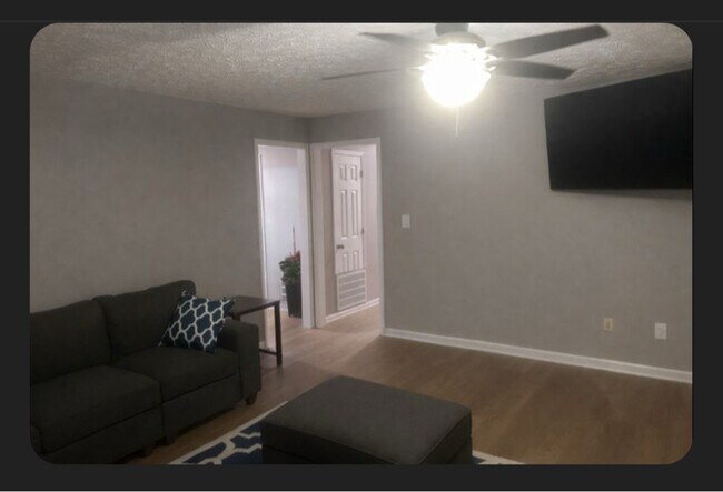 Foto del edificio - 504 Campbell Dr