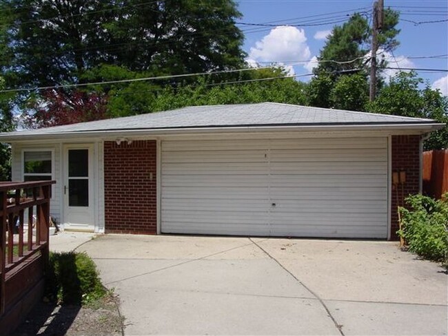 Building Photo - 3 bed, 1.5 bath ranch for rent in Livonia