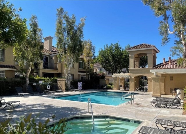 Foto del edificio - 8215 E Oak Ln