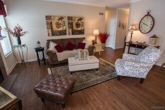 Building Photo - 10 Arielle Ct