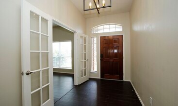 Building Photo - 8730 Cedar Walk Dr