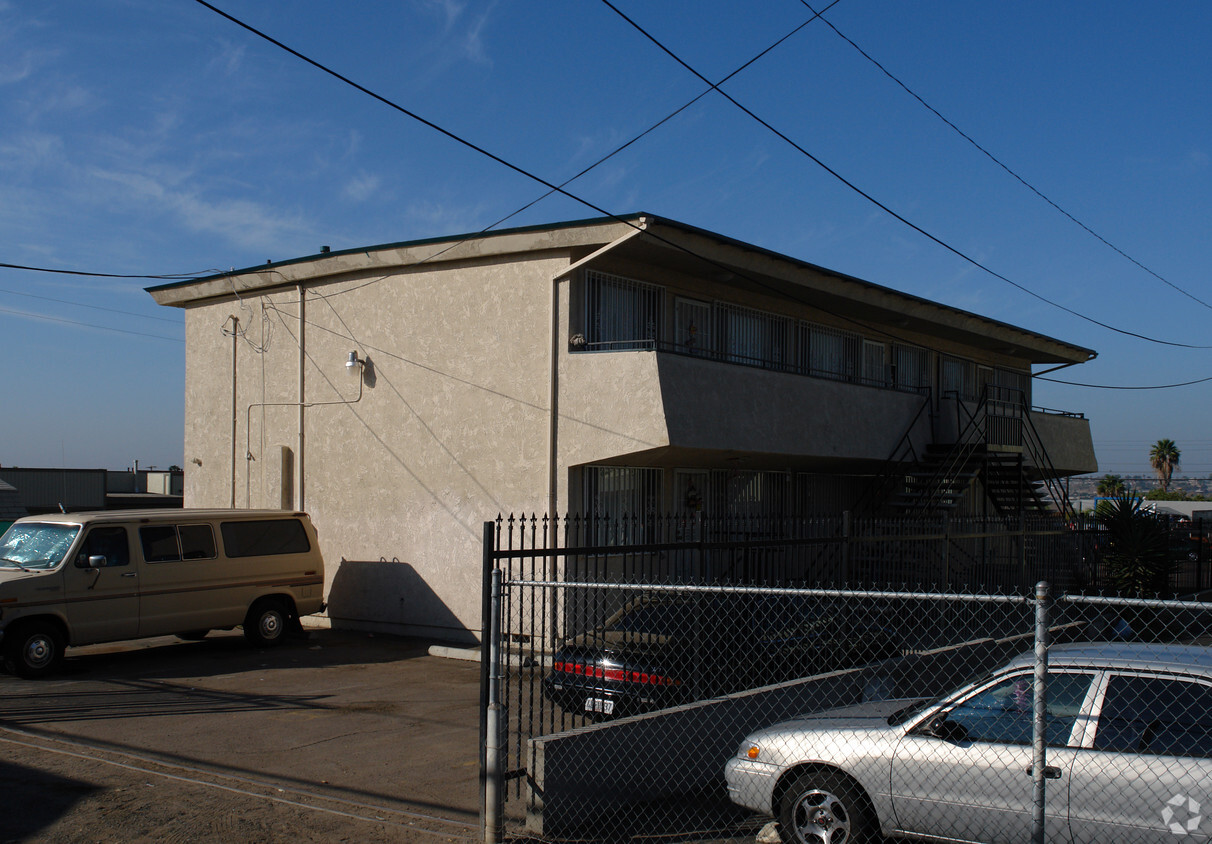 Building Photo - Grand Avenue Apartments