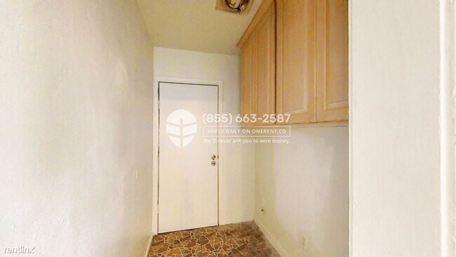 Building Photo - 3 br, 1 bath Duplex - 1406 West 76th Street -