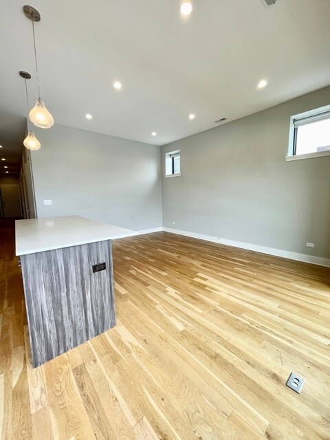 Foto del edificio - 4555 N Ravenswood Ave