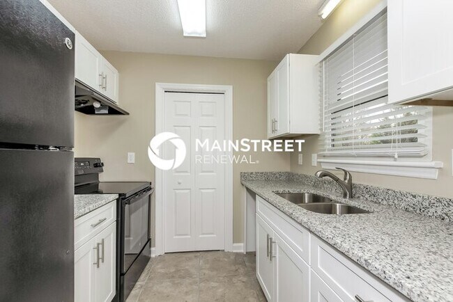 Building Photo - 3 Bedroom Pet-Friendly Home in Charlotte, NC with Main Street Renewal