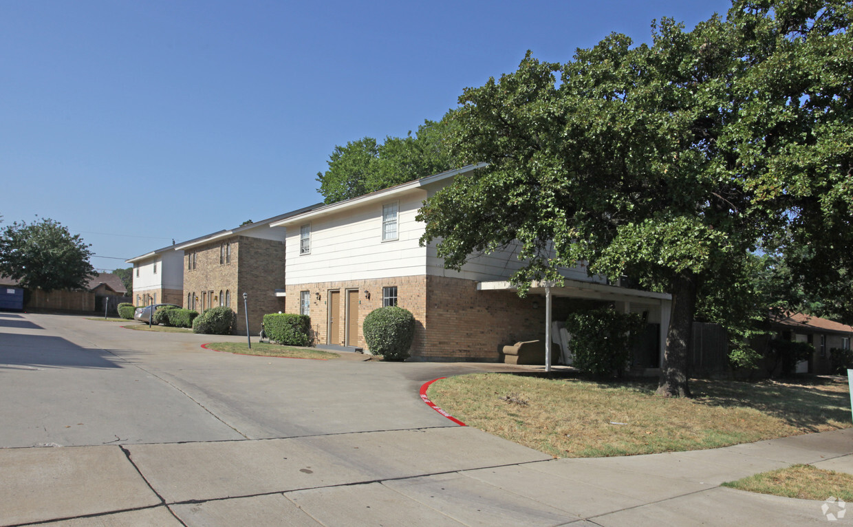 Building Photo - Sanford Villas