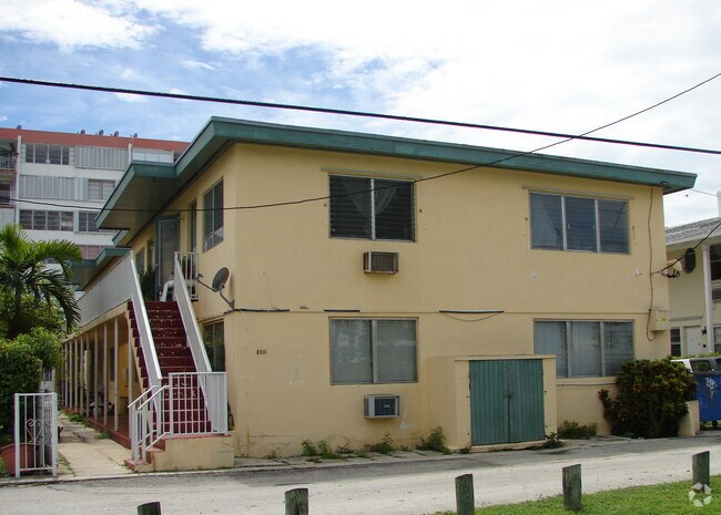 Foto del edificio - 8011 Harding Ave