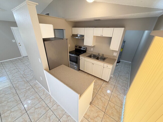 Foto del edificio - Charming 3 Bd/1 Ba Home with Spacious Backyard & Prime Location!