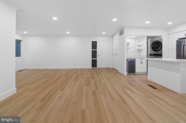Building Photo - 25 Stonehenge Cir