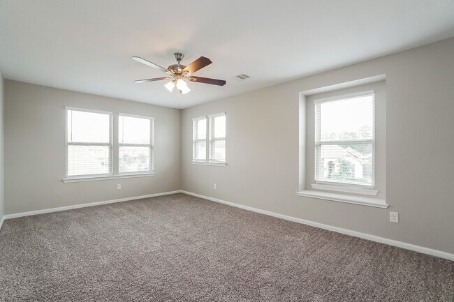 Foto del edificio - 14315 Cedar Pine Ct