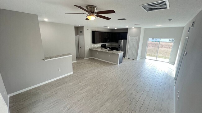 Foto del edificio - Stunning 3 Bedroom, 2 Bath Home in Palm Bay!