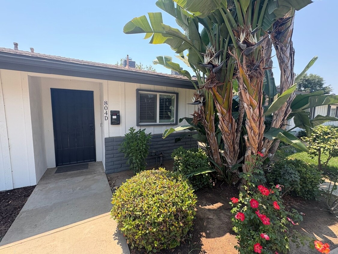 Primary Photo - Beautifully Maintained 2B/2BA in Central E...