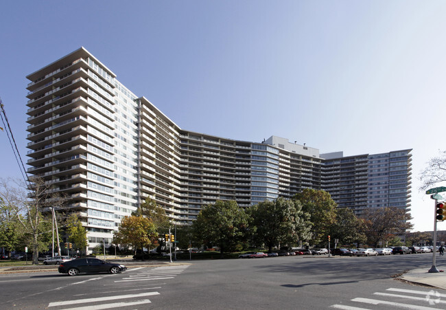 Foto del edificio - The Philadelphian Condominiums