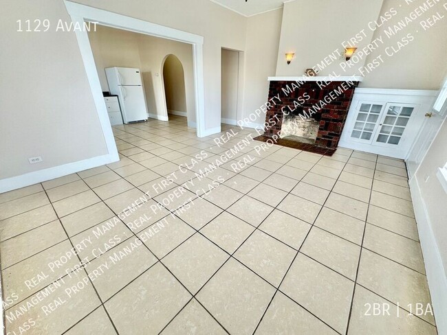 Building Photo - 1129 Avant-