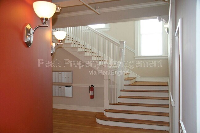 Building Photo - 220 E Marshall St