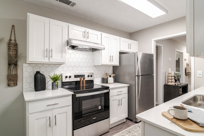 Newly Renovated Kitchen with Stainless Steel Appliaces - Park Valley Apartments