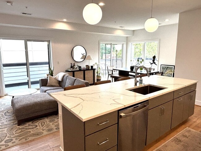 Photo - Urban Luxury in U Street Corridor Apartment