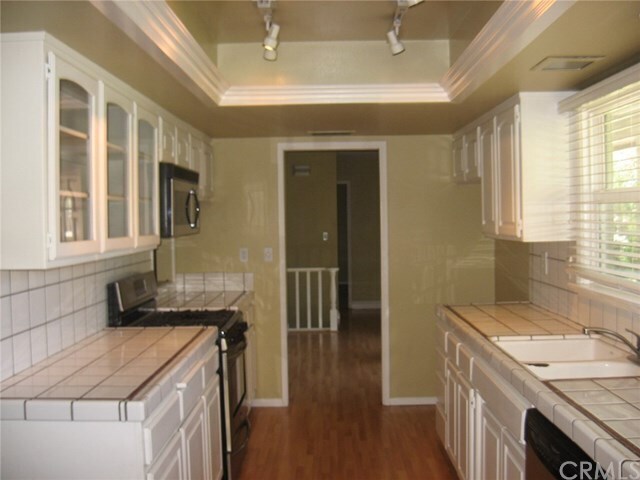 Building Photo - 1348 La Loma Dr