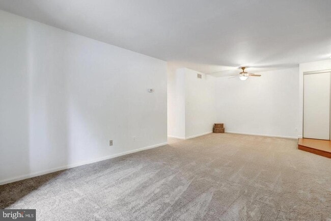 Building Photo - 5912 Cove Landing Rd