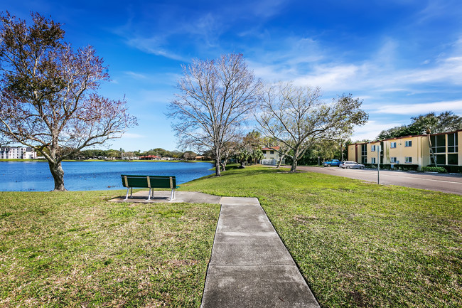 Building Photo - Lakeside