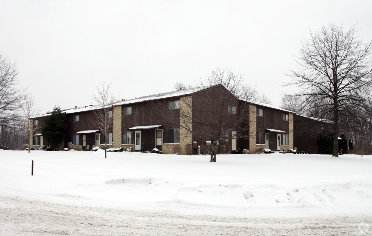 11401150 Cresent Dr, Louisville, OH 44641 Apartments in Louisville