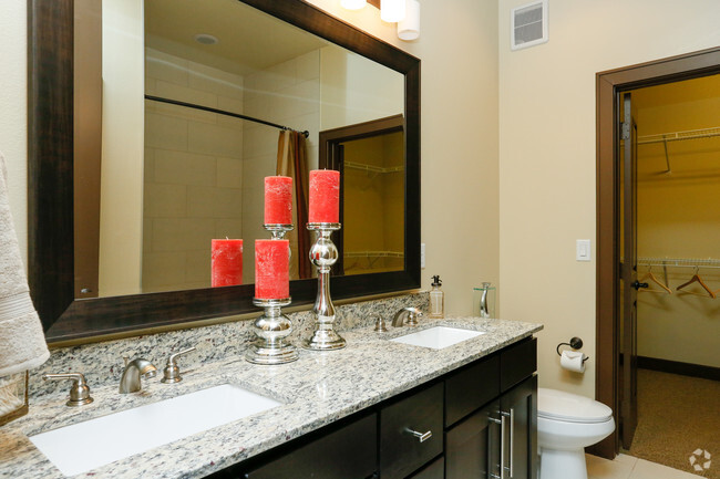 2A2 - 1br - Bathroom - Gables Upper Kirby