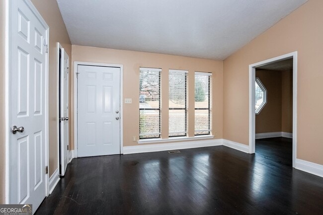 Foto del edificio - 4055 Cranwood Dr