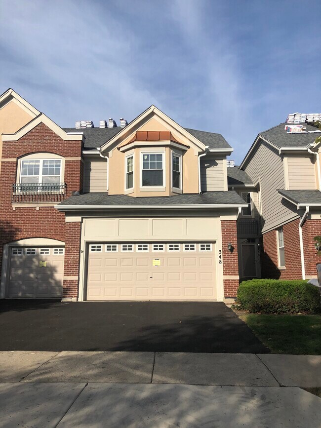 Foto del edificio - 348 Pine Lake Cir