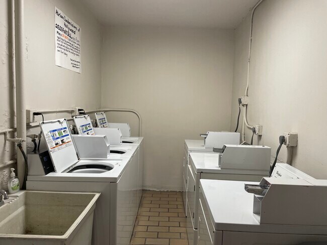 Laundry facilities - 2515 Polk St
