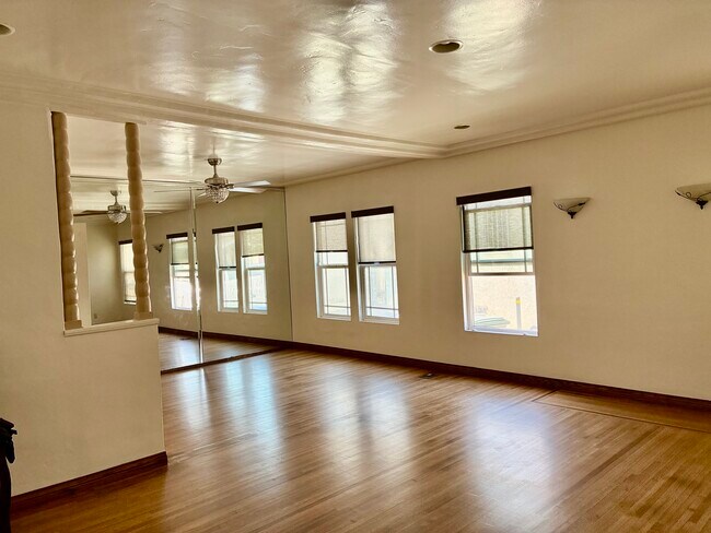 Foto del edificio - 8956 San Luis Ave