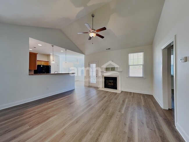 Foto del edificio - 166 Sequoia Dr