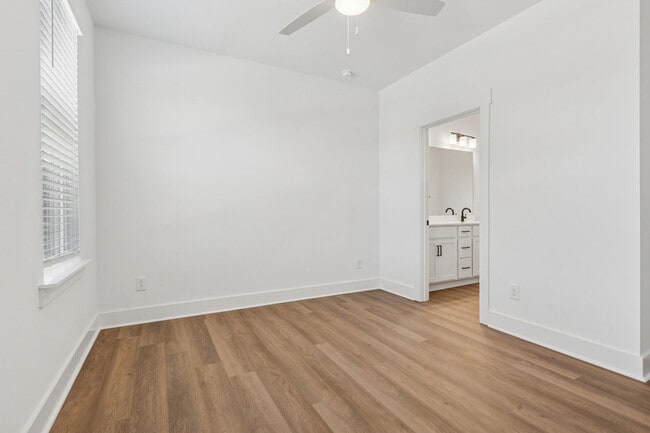 Building Photo - Sablewood