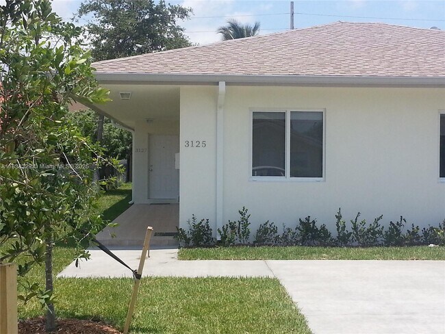 Foto del edificio - 3125 SW 16th Ter