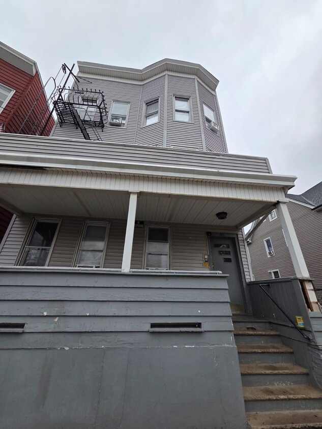 Primary Photo - 355 Madison St